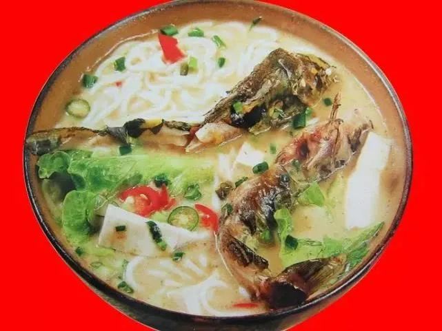 鱼头粉鱼粉是最受大家欢迎的,也是最有营养的,鱼粉味道鲜美,汤汁浓稠