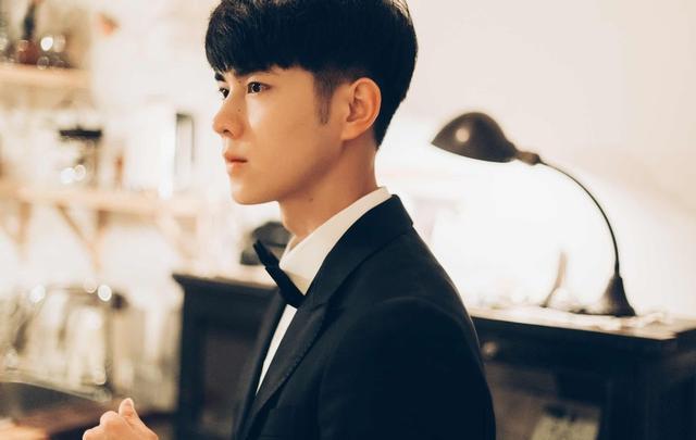 男人铁丝烫发型霸道帅气造型新颖潮流剪完果然提升颜值