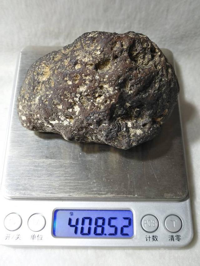 如果个人捡到从天而降的陨石,算个人财产吗,能值多少钱?