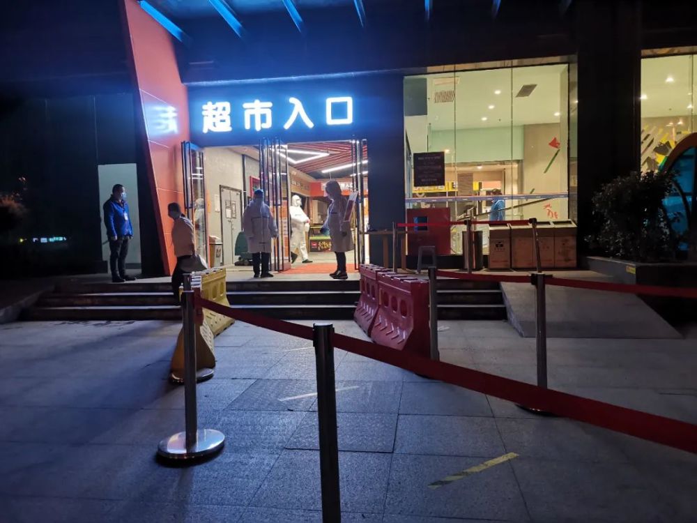 去超市购物武汉多家商超延长营业时间,记者现场体验