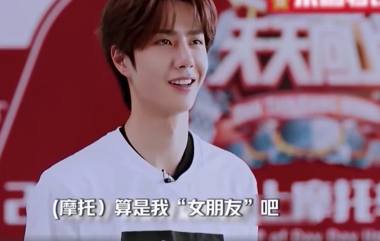 王一博,尹正回归赛车场,"骑小绵羊"旧事被扒,这哥俩是真好