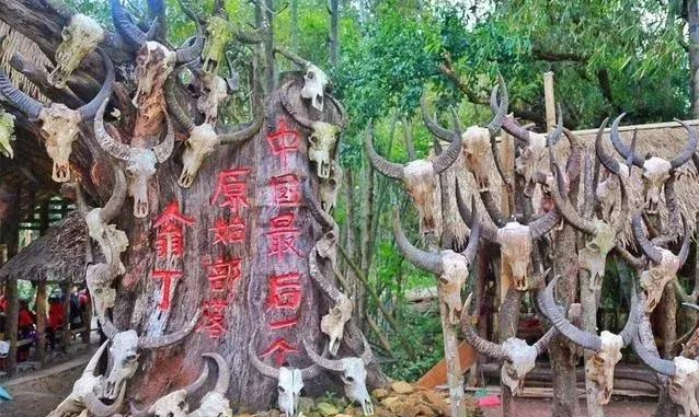 中国深山中发现一原始部落住的是茅草屋曾存有残忍的猎头习惯