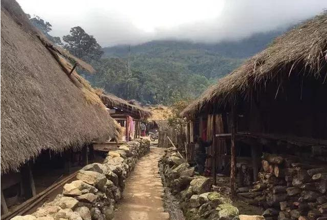 藏在大山之中,这个村子被称为中国最后一个原始部落,它在沧源的大山
