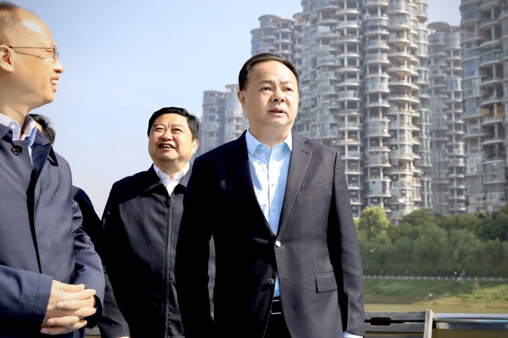 郑建新:统筹抓好防汛和河长制工作 营造水清景美生态岸线