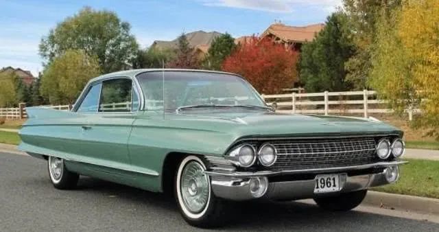 早些年典型的美系风格是《绿皮书》《老爷车》等电影中那种方方正正