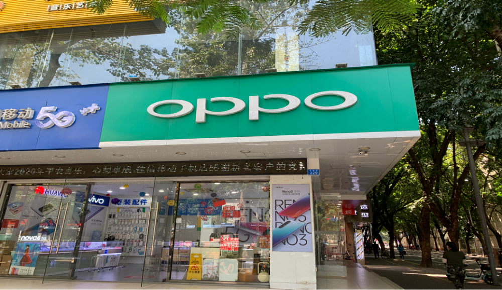 "上个月我们关掉最后两家o/v门店(oppo与vivo),全面转向代理别的品牌