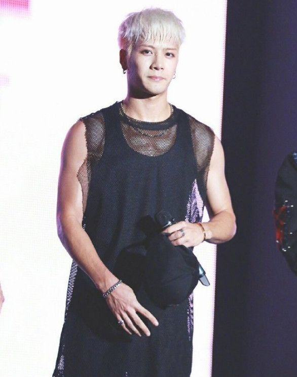 同样是穿上渔网装:陈伟霆最顺眼,张艺兴土里土气,姚明明太"过头"!