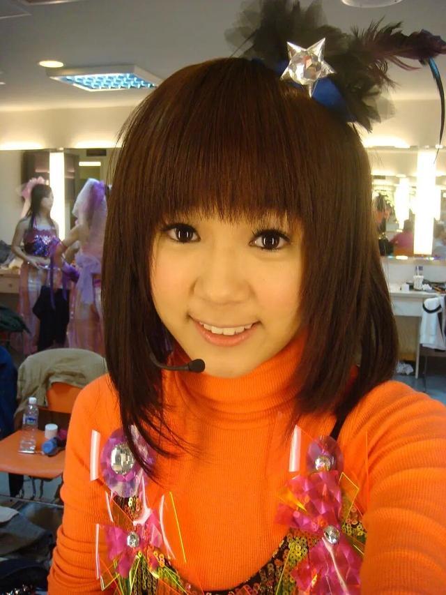 黑涩会美眉的丫头要结婚了?以一口娃娃音成名,和富二代男友情牵9年_腾