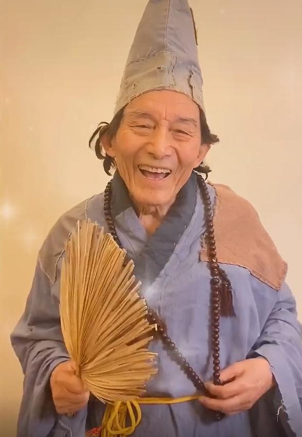 济公游本昌近照曝光87岁高龄依旧精神矍铄笑容开怀不见老态相