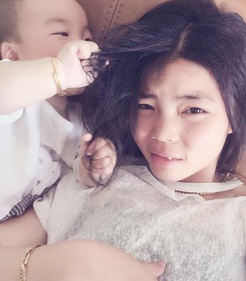 宝宝喜欢揪妈妈的头发,为什么?妈妈有不可推卸的责任,别不知道