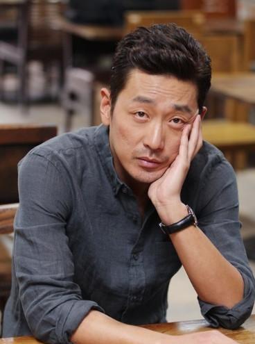 与神同行韩国演员河正宇首曝遭骇客威胁曝光前女友亲密照