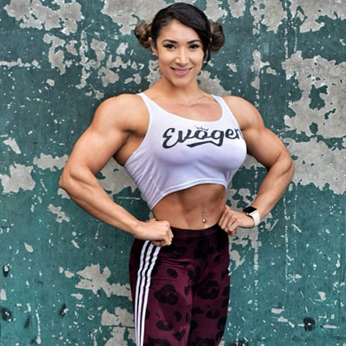 曾经80斤的姑娘,为打造形体增重50斤,十足的"金刚芭比"