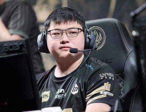 uzi受伤无法参加季后赛，RNG还能夺冠吗？小虎竟已崛起