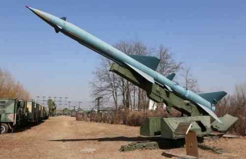 除了反舰导弹,中国甚至还向伊朗出售过弹道导弹,当然了,并不是像卖给