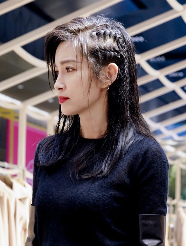 李冰冰不输国际章,湿发黑裙红唇太诱人,网友:这是47岁?