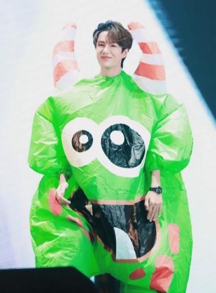 今年流行色:王一博,碧梨都在穿的绿色!整个春天被它刷屏了!