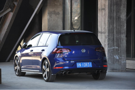 试驾"小钢炮"头号代表 7.5代高尔夫r_腾讯新闻