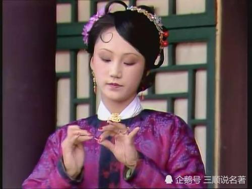 王熙凤|秋桐的名字里，藏着一个令人脊背发凉的秘密，难怪王熙凤奈何不了她