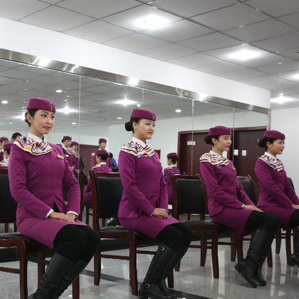 兰州铁路乘务学校分享高铁乘务员的正确坐姿