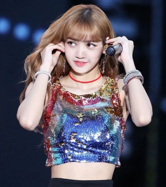 "男女通吃"的人间芭比,拥有51厘米的蚂蚁腰,网友:我p都不敢这么p!