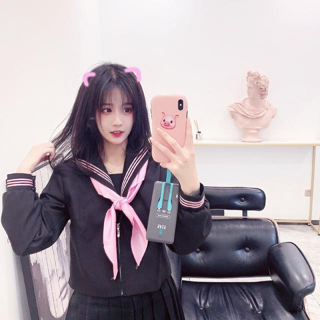 杨清柠自拍晒美照,这一细节却备受网友吐槽:臭美也
