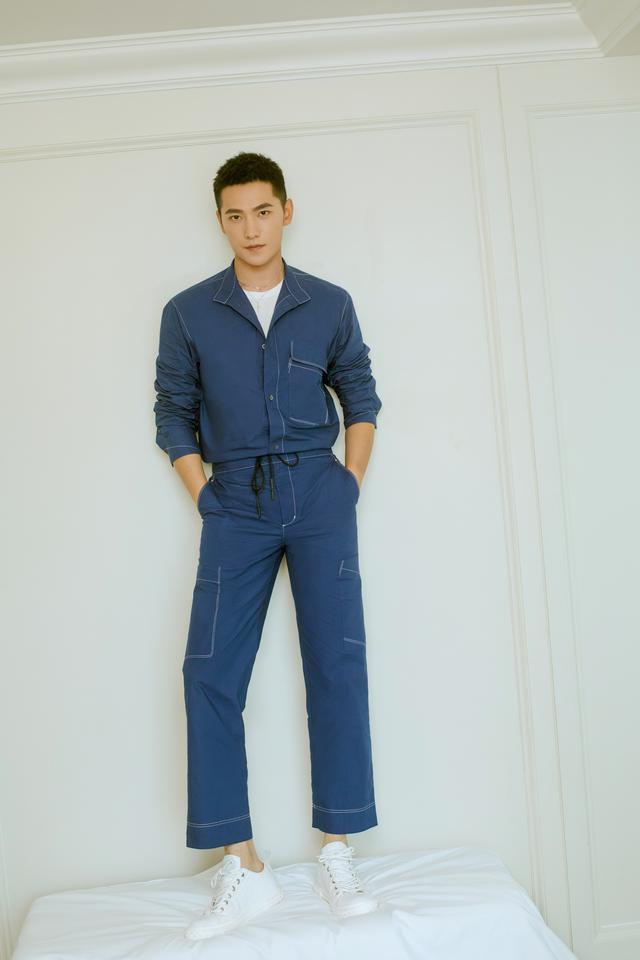 短寸男生遇上工装潮流,2020年最火的搭配模板?看看杨洋你就懂了
