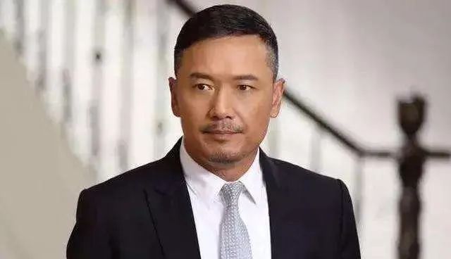 三哥苗侨伟:杨盼盼帅,梅艳芳酷,翁美玲俏,他为何选择戚美珍?