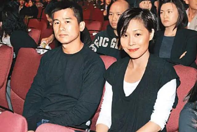 十分低调,但也有不少人说彭羚在最红的时候下嫁给林海峰多少有些不