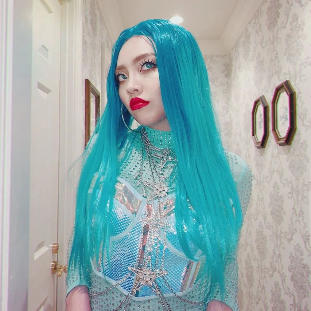 这个彩色女孩号称是现在最火的日本新生代女rapper