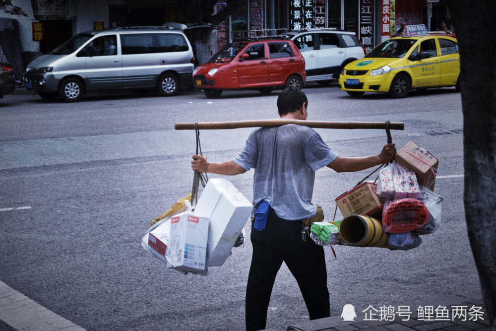 纪录片最后的棒棒真正的底层人穷一辈子是有原因的