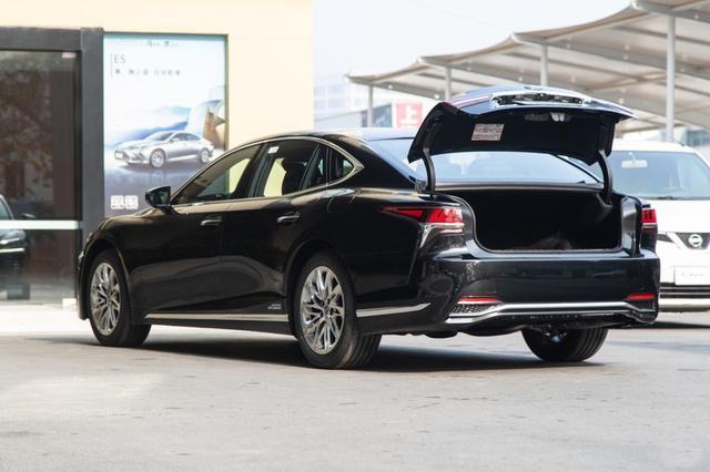 被称 亚洲旗舰 研发用了10亿美金 轴距3125mm 享受不输s级 腾讯新闻