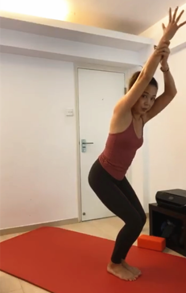 43岁钟丽淇直播瑜伽身材出众气质好遭梁荣忠背叛后隐退娱乐圈