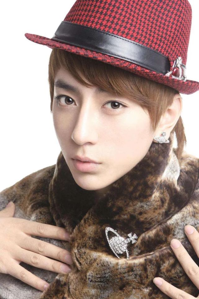 蹭娱乐圈热度卖货,十年过去了,师洋还是那个炒作天才