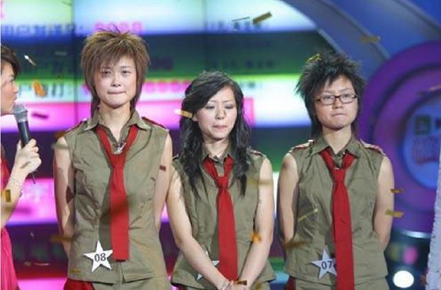 超女亚军周笔畅太突破穿泳装拍摄专辑封面跟大家印象中的样子差太多