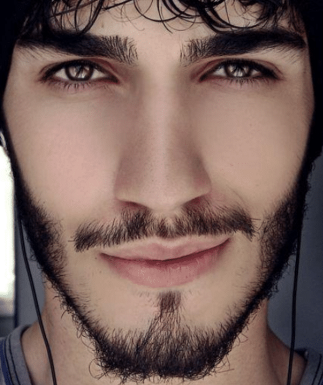 还记得全球最帅的"阿拉伯男模"吗?