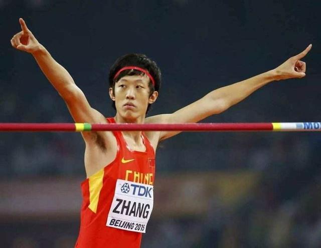 10万人点赞!张国伟欲跨界约战张伟丽,他靠"龙吸水"火爆网络