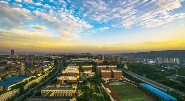 巴蜀,育才办学都有区别,没有办更多的校区,除了本部外,仅只有华岩校区