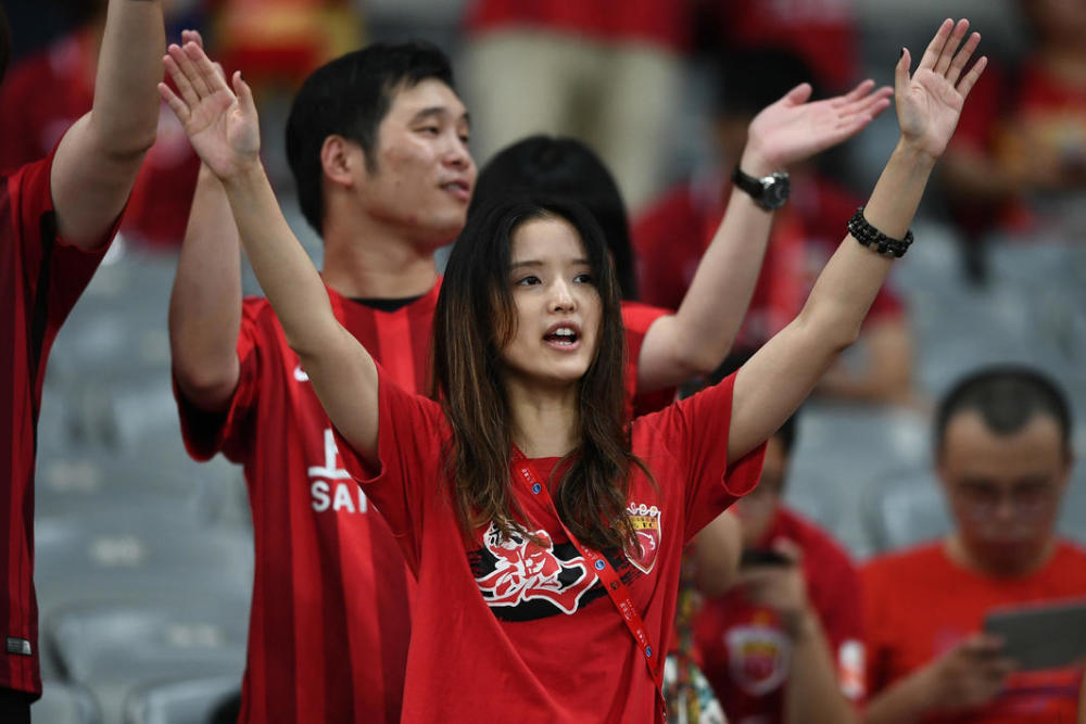 上海上港美女球迷集,红色风暴惹人怜