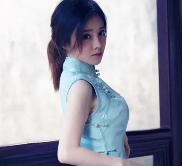 b站一姐冯提莫旗袍造型惹粉丝拍手称快不愧是平台文化