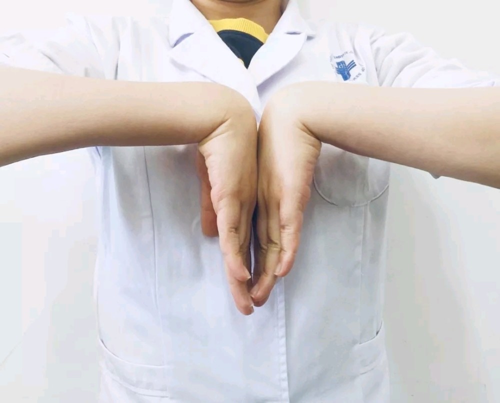 手掌这个地方瘪了立马去医院深圳已有多人宅出病