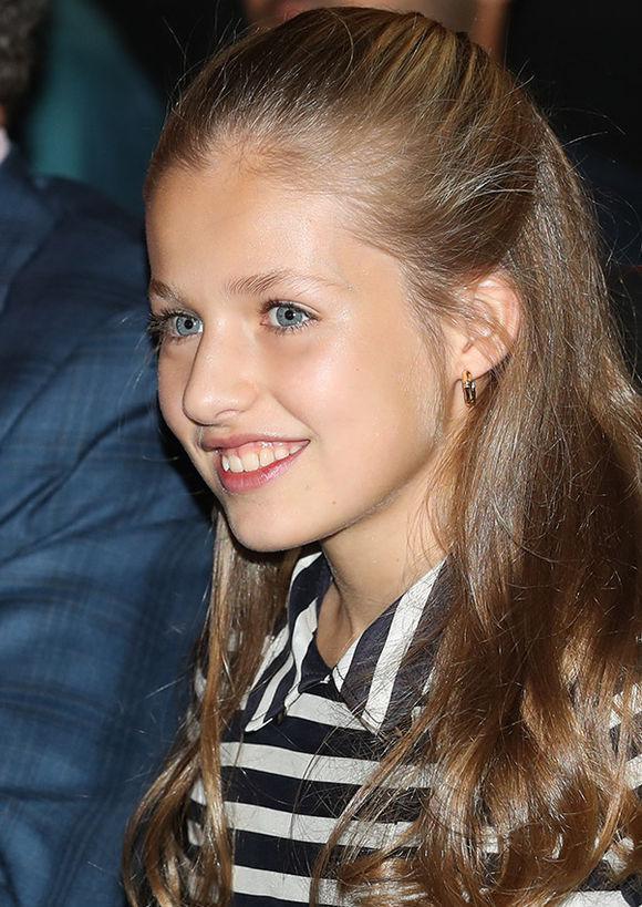 有一种颜值是费利佩六世的女儿,长公主金发碧眼宛如精致洋娃娃_腾讯