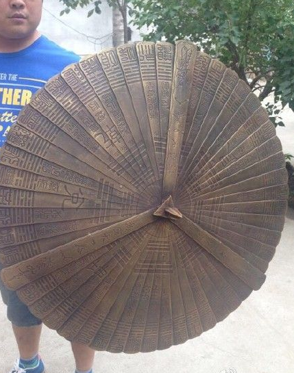 《鬼吹灯》中的金刚伞究竟是搬山派的还是摸金派的?