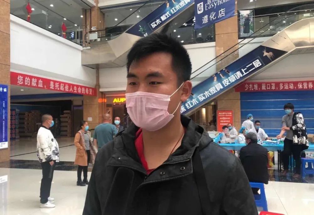 平安城镇马各庄东村杨红杰骄傲地说:"我以前也参加过献血活动,我觉得
