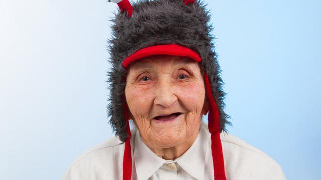 牙齿下岗:人到老年时,一望无牙,进食困难,怎么办?口腔医生给出3个方案