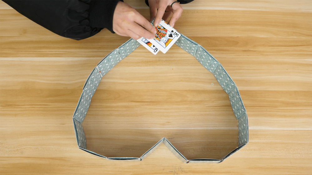 姑娘教您用旧扑克牌,做心形收纳盒,漂亮实用,很多人见过不会做