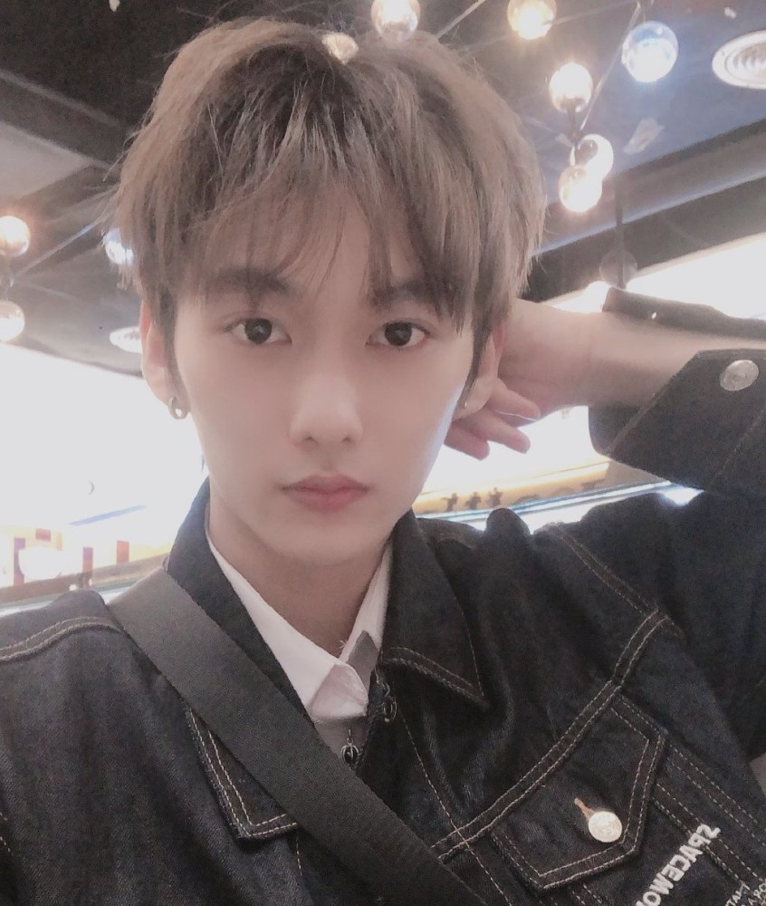 黄智博姐姐首晒正脸照,高颜值可以出道了,为回馈粉丝支持还免费送衣服