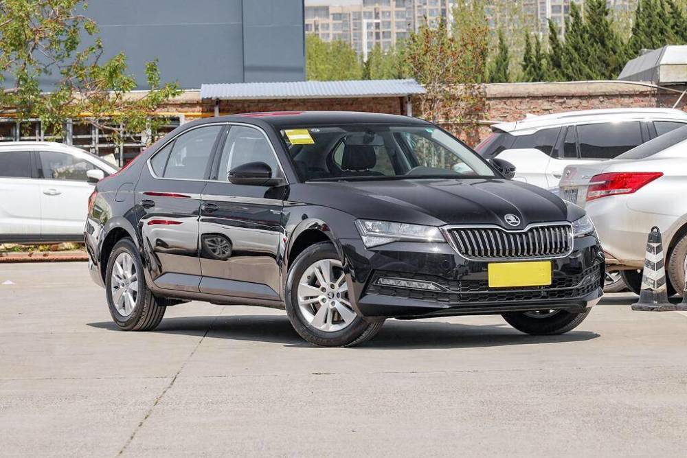 不被认可的大众中级车!实力不输迈腾,帕萨特,如今跌至14万