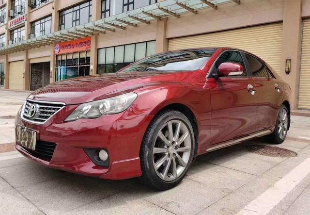 丰田锐志,经典时尚车型12年销售50多万台,目前停产