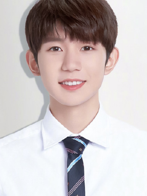 有种"颜值考验"叫明星证件照,王源清秀,张柏芝清纯,却都输给十四岁的