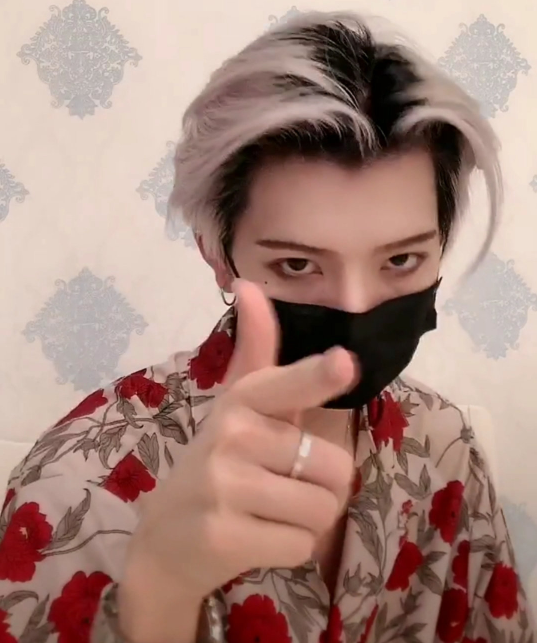 七鹤大人高调晒情侣合照,却意外暴露自身缺陷,女粉:破灭了!|七鹤大人